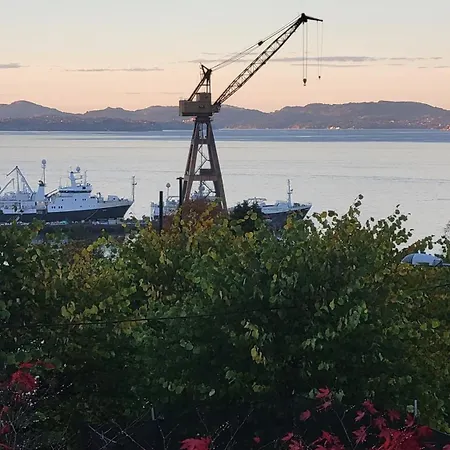With Sea And Mountain View Apartmán